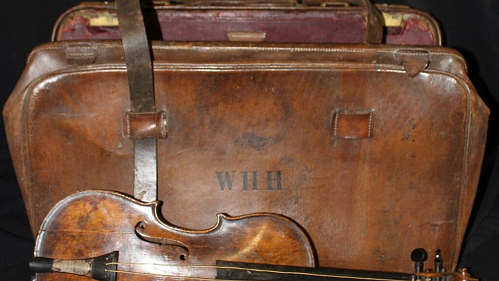 La maleta perteneciente a Wallace Hartley, miembro de la banda del Titanic y líder de la orquesta, que contenía el violín que tocó mientras el Titanic se hundía