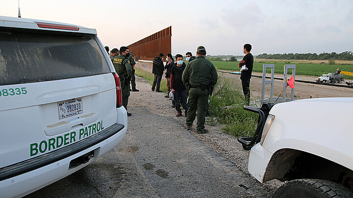 order Patrol agents arrest a group of Mexican men and a Central American couple 