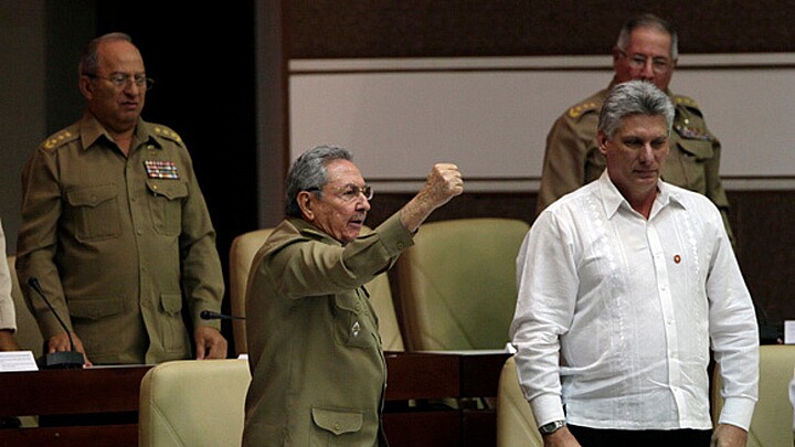 Raúl Castro y Miguel Díaz-Canel en la Asamblea Nacional del régimen comunista