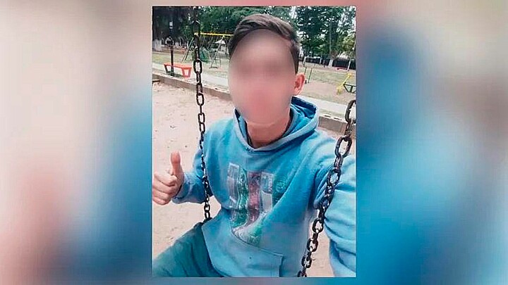 Sus familiares indicaron que el joven "es un peligro para cualquiera que se lo encuentre" y tiene antecedentes de otros ataques violentos