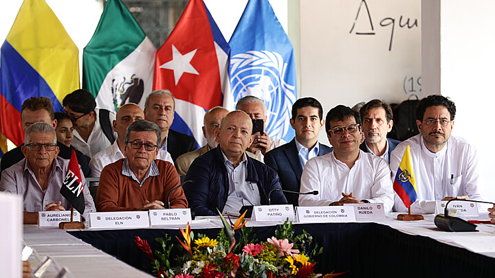 Delegación del ELN junto a la del Gobierno de Colombia