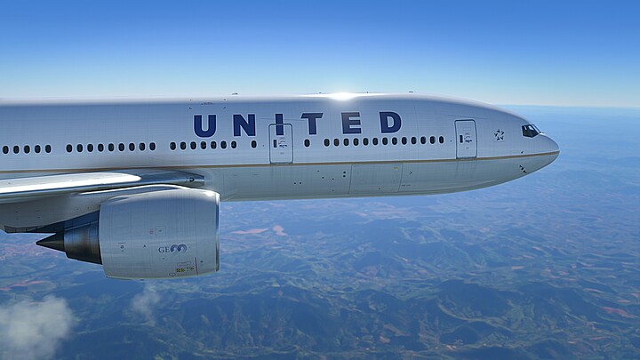United Airlines sobrevolando las nubes