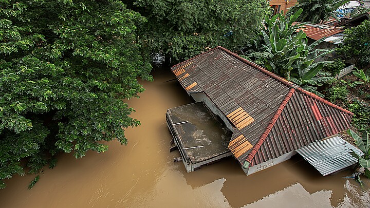 Casa inundada hasta el techo