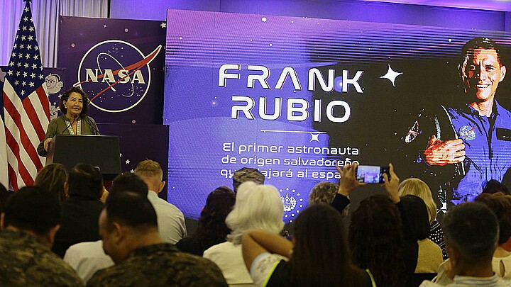 Myrna Argueta, madre del astronauta de origen salvadoreño Frank Rubio