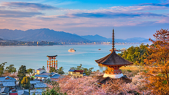 Isla Miyajima, Hiroshima, Japón en primavera