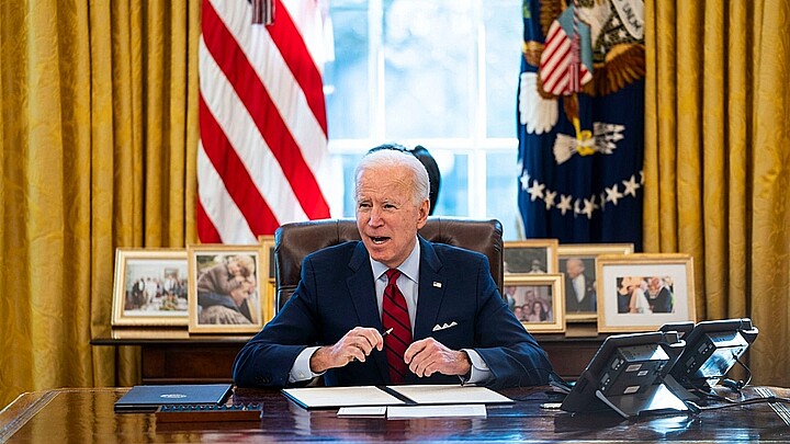 Joe Biden promulga ley para desclasificar documentos sobre los orígenes del COVID-19