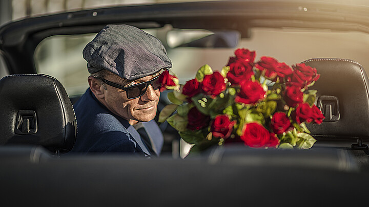 Hombre con rosas