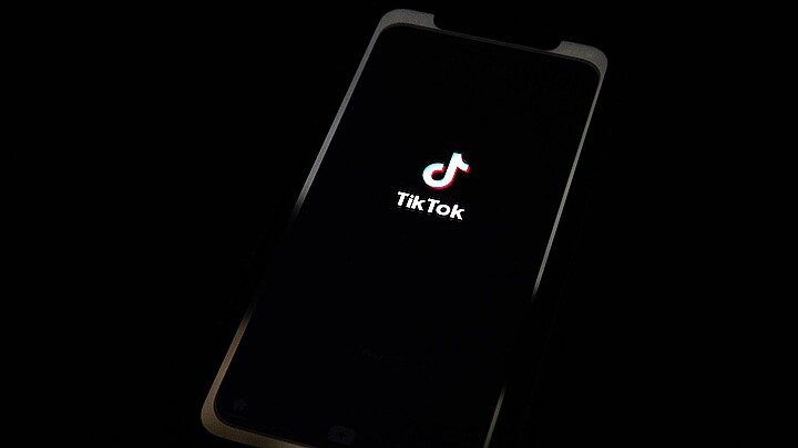 Imagen de archivo de un móvil con Tiktok