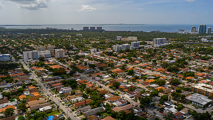 Foto aérea de barrios residenciales del sur de Miami