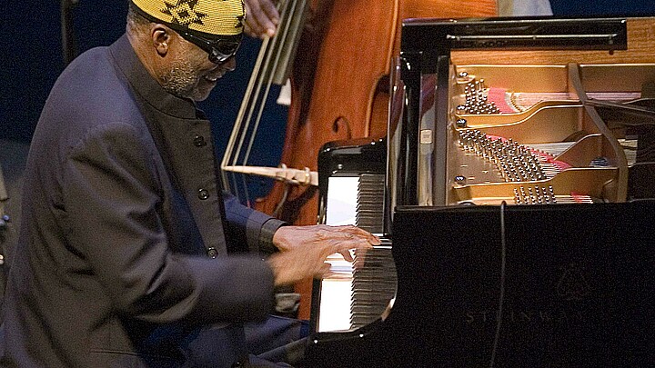 Fotografía de archivo del pianista de jazz estadounidense Ahmad Jamal. 