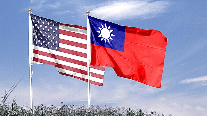 US and Taiwan flags 