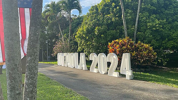 Alex Otaola celebró este lunes el lanzamiento de su campaña