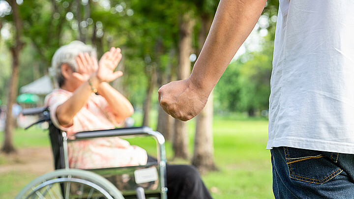 Anciana asustada por ataque