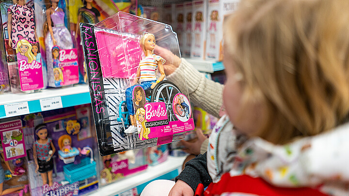 Barbie en silla de ruedas a la venta en la juguetería Entertainer