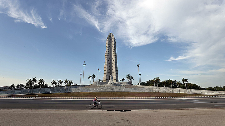 Cuba aplaza actos por primero de mayo