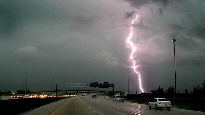 Rayos en el área sureste de Fort Lauderdale se ha extendido en toda el área del sur de la Florida