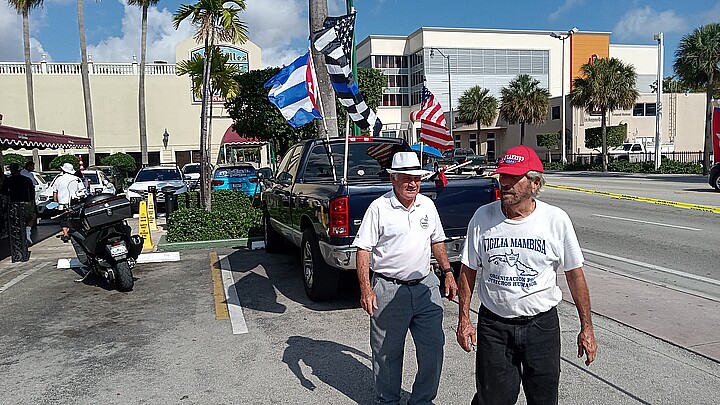 Vigilia Mambisa demonstrate in support of Trump in Miami