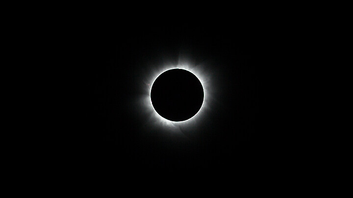 Eclipse híbrido solar