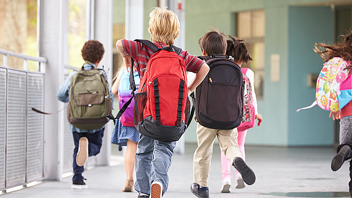 Cargos contra padre de estudiante que llevó un arma a la escuela en Florida