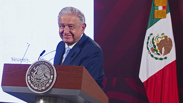 Fotografía cedida por la presidencia de México del mandatario mexicano, Andrés Manuel López Obrador, durante una rueda de prensa en Palacio Nacional de la Ciudad de México (México)