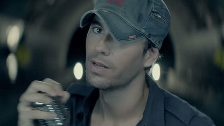 Enrique Iglesias durante el rodaje del clip Bailando, en RD