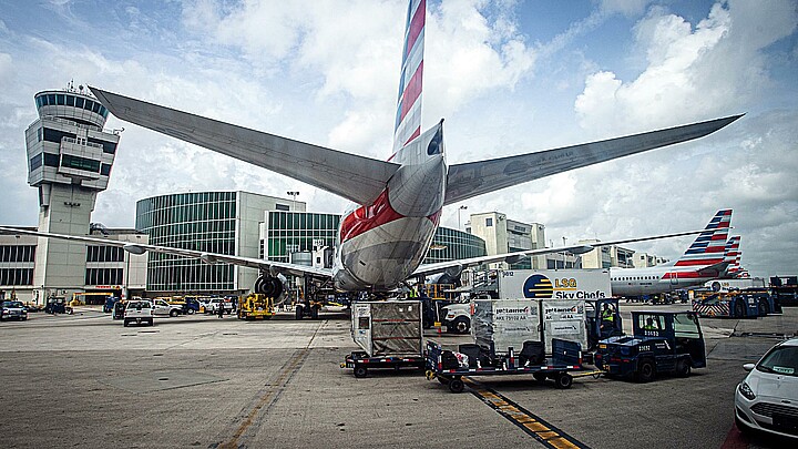 Fotografía de archivo que muestra actividad de aviones en el Aeropuerto Internacional de Miami, Florida 
