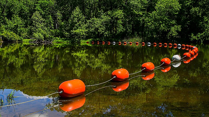 Floating barrier