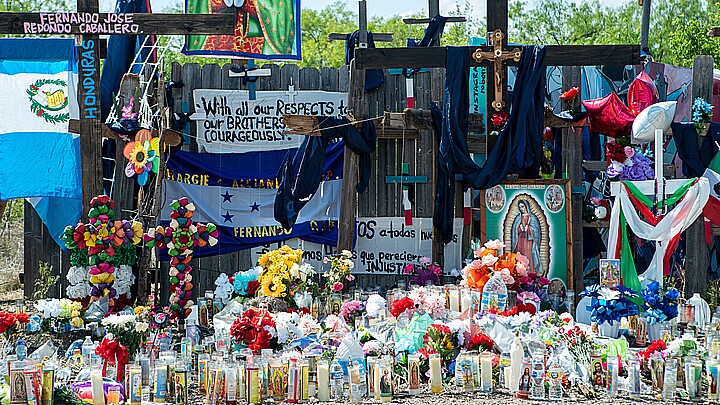 Memorial for the 53 migrants that died locked up in a trailer in San Antonio