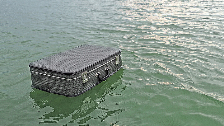 Floating suitcase