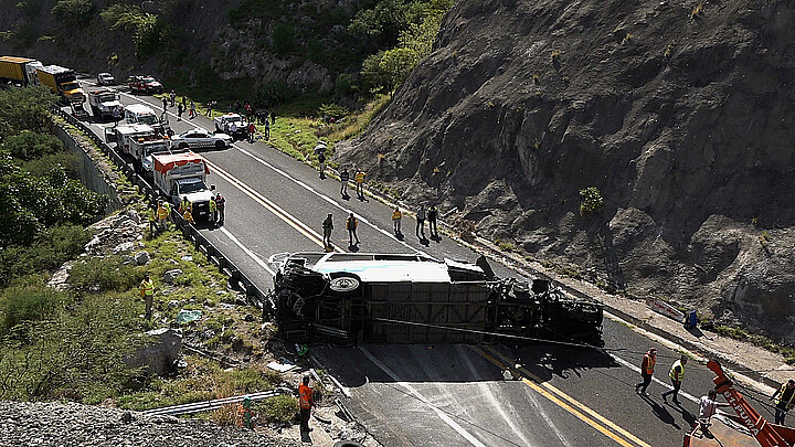 Bus crash leaves 17 dead in Mexico 