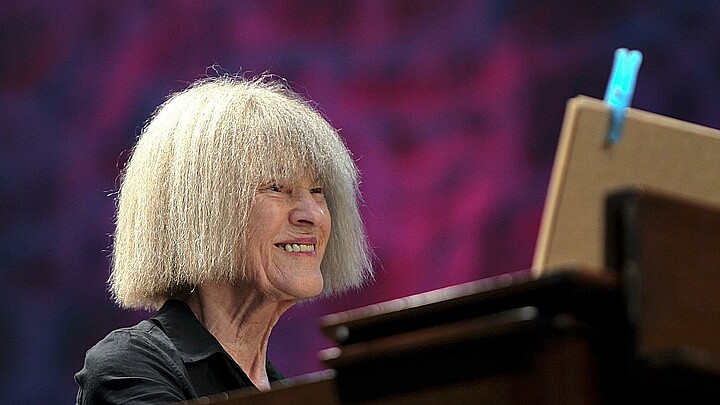 La organista Carla Bley durante su actuación junto al quinteto de Steve Swallow. Imagen de archivo. 