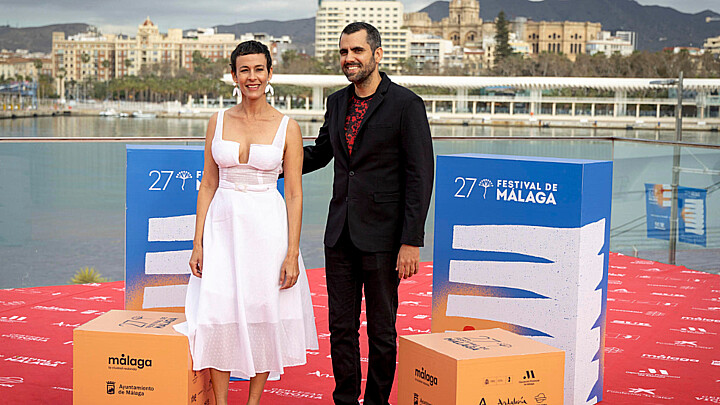 El director cubano Alan González y la actriz Lola Amores en la sesión fotográfica del largometraje 'La mujer salvaje', en el 27 Festival de Málaga, en el sur de España. 
