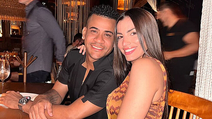 El cantante cubano y su esposa celebraron 10 años juntos 