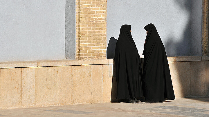 Las mujeres iraníes cada vez están más sometidas al uso del velo 