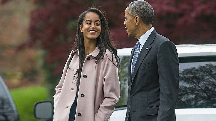 El expresidente estadounidense Barack Obama junto con su hija Malia 