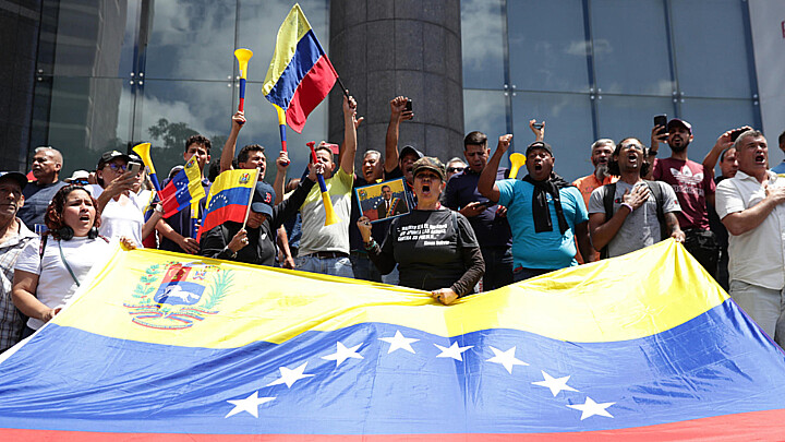 Miles de venezolanos están en la calle pidiendo transparencia en las elecciones