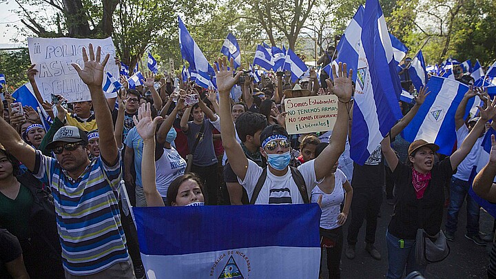 Fotografía de archivo fechada el 24 de abril de 2018, que muestra a manifestantes que participan en una protesta en contra del Gobierno del presidente Daniel Ortega, en Managua (Nicaragua)