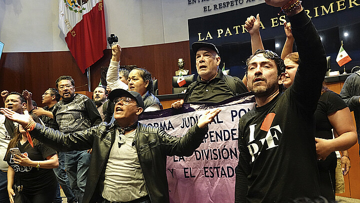 Workers of the judicial branch break into a session against the reform promoted by the ruling party at the Mexican Senate