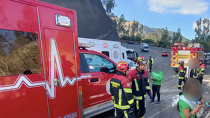 Imágenes del accidente en los Andes de Ecuador, donde murieron 9 personas 