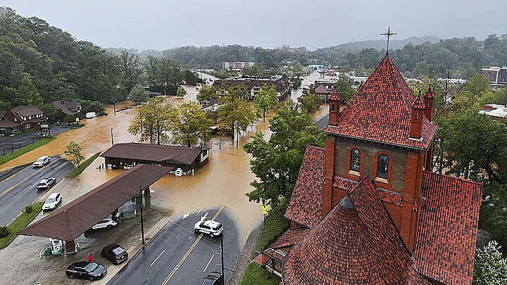 Las calles de Asheville, Carolina del Norte, EE.UU., tras el paso de Helene. 