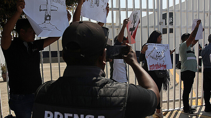 Reporters protest in front of the Attorney General's Office (FGR to demand justice for the murder of their colleagues Mauricio Cruz Solís, from Michoacán, and Patricia Ramírez González, from Colima, which occurred this week. 