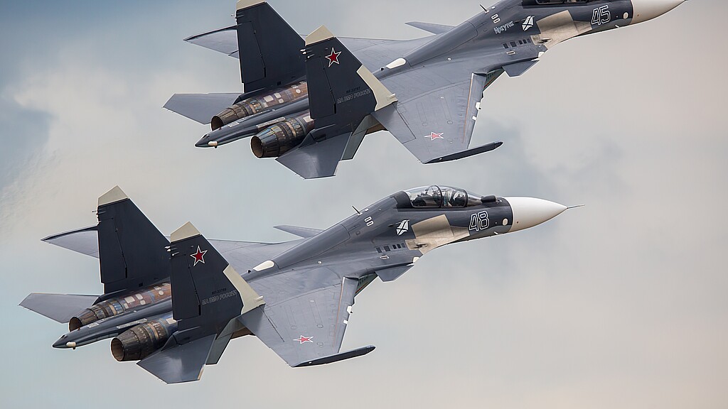 A pair of Sukhoi SU-30 SM jet fighters are performing a demonstration flight in 2021