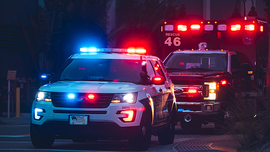 Patrulla de Policía de Florida y una ambulancia