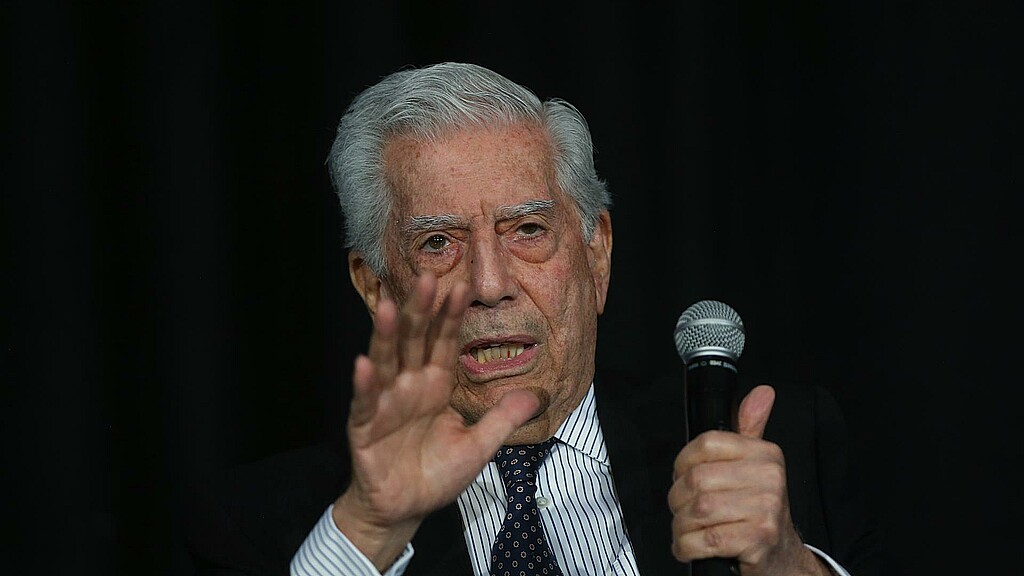 El escritor peruano Mario Vargas Llosa