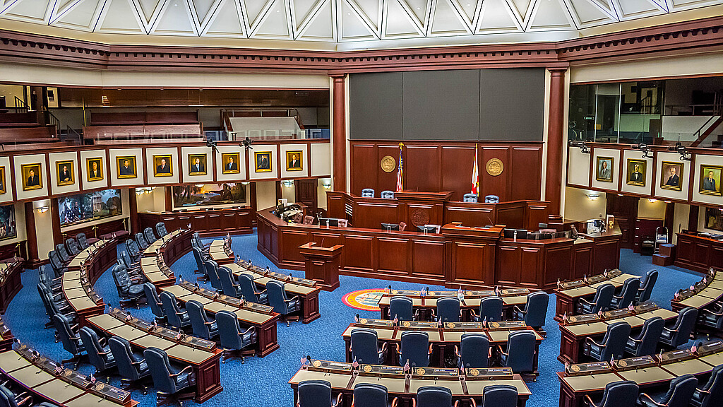 La gran sala de reuniones de la Cámara del Senado en la antigua capital de Florida
