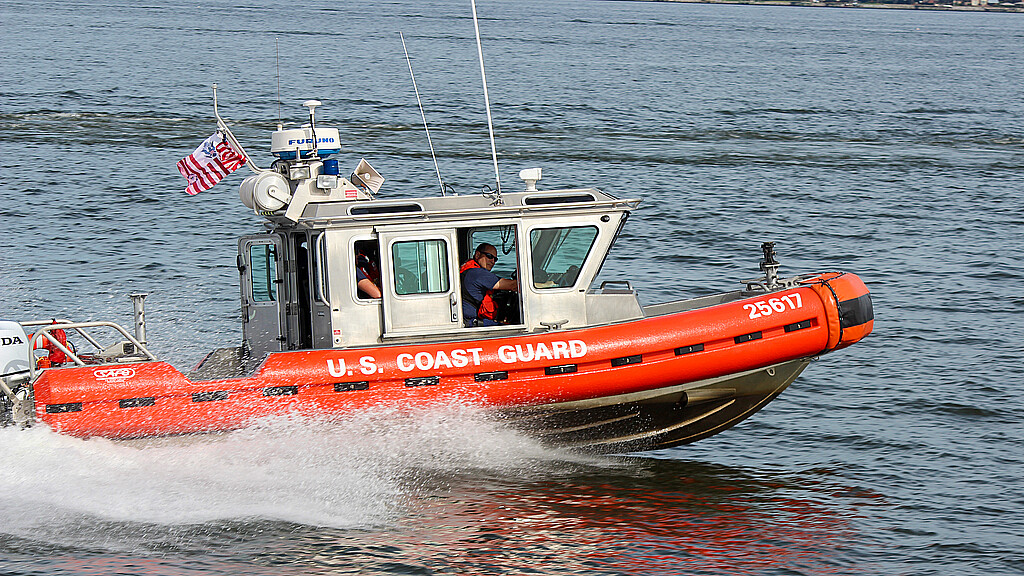 Patrullera Safe Boat Defender de la Guardia Costera de EE.UU