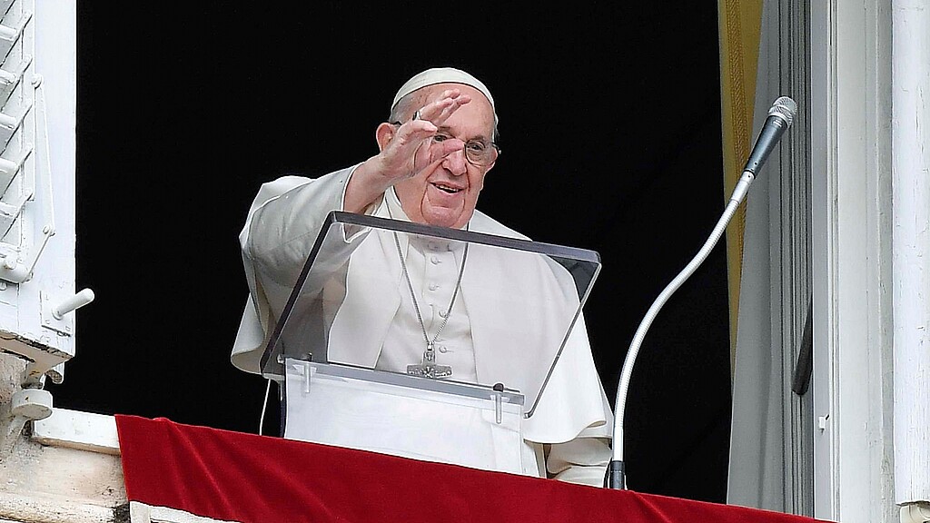 El Papa Francisco entrega su bendición