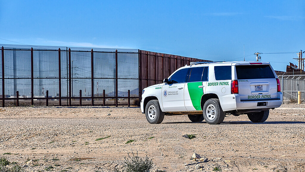 La valla fronteriza entre Estados Unidos y México cerca del centro de El Paso, Texas