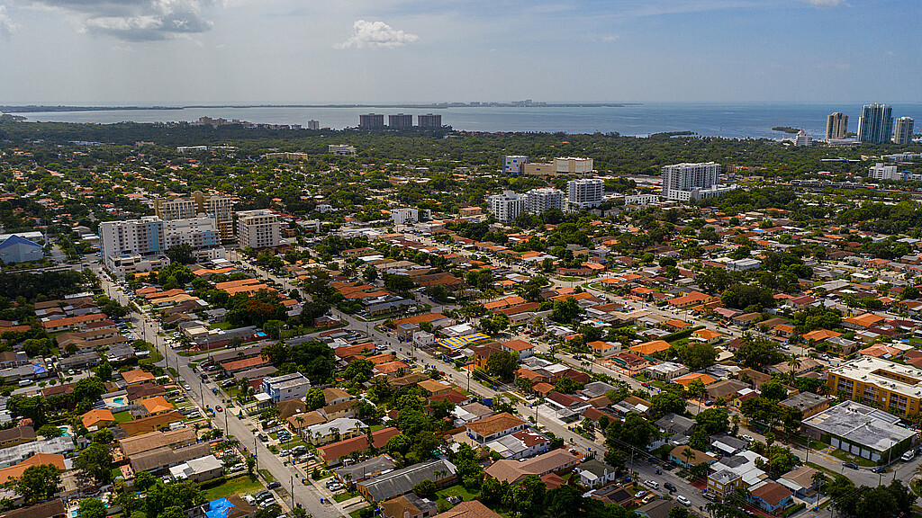 Foto aérea de barrios residenciales del sur de Miami