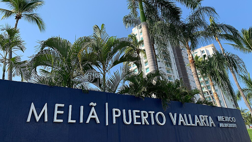 Estudiante universitario de 19 años muere tras caer del balcón de un hotel en México